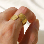 18K gold simple and elegant wrinkle design versatile ring - QH Clothing