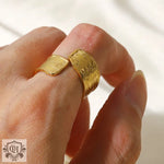 18K gold simple and elegant wrinkle design versatile ring - QH Clothing