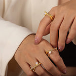 18K gold simple and elegant geometric inlaid zircon and pearl design ring - QH Clothing