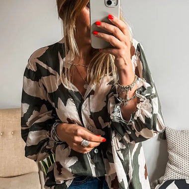 Flowy camo-print blouse in Euro sizes paired with blue jeans for a relaxed look