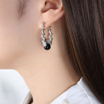 18K Gold Retro Fashion Hollow Thread Design Versatile Earrings - QH Clothing