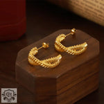 18K gold exquisite, luxurious and noble C-shaped earrings with irregular lines and cross design - QH Clothing