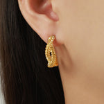 18K gold exquisite, luxurious and noble C-shaped earrings with irregular lines and cross design - QH Clothing