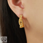 18K gold exquisite, luxurious and noble C-shaped earrings with irregular lines and cross design - QH Clothing