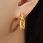 18K gold exquisite, luxurious and noble C-shaped earrings with irregular lines and cross design - QH Clothing