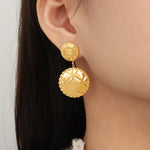 Exquisite and noble round/star-shaped earrings with striped design in 18K gold - QH Clothing