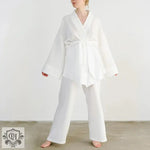 White kimono-style solid colour pajama set for comfortable sleep and relaxation