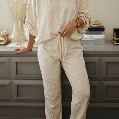 Cozy cream velour loungewear set perfect for relaxing, available in Euro sizes